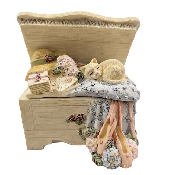 Vintage 1997 FIGI Hope Chest Box Hinged Sleeping Cat Trinket Box Home Décor - Picture 3 of 16
